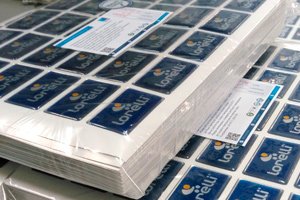 опаковане на обемни доминг стикери